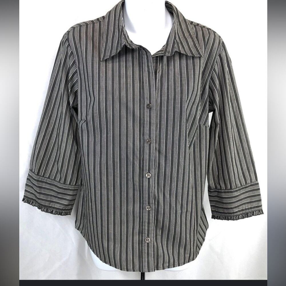 ALC‎ Blouse Gray and White Striped with Ruffled and Buttons Cuffs Women’s Medium